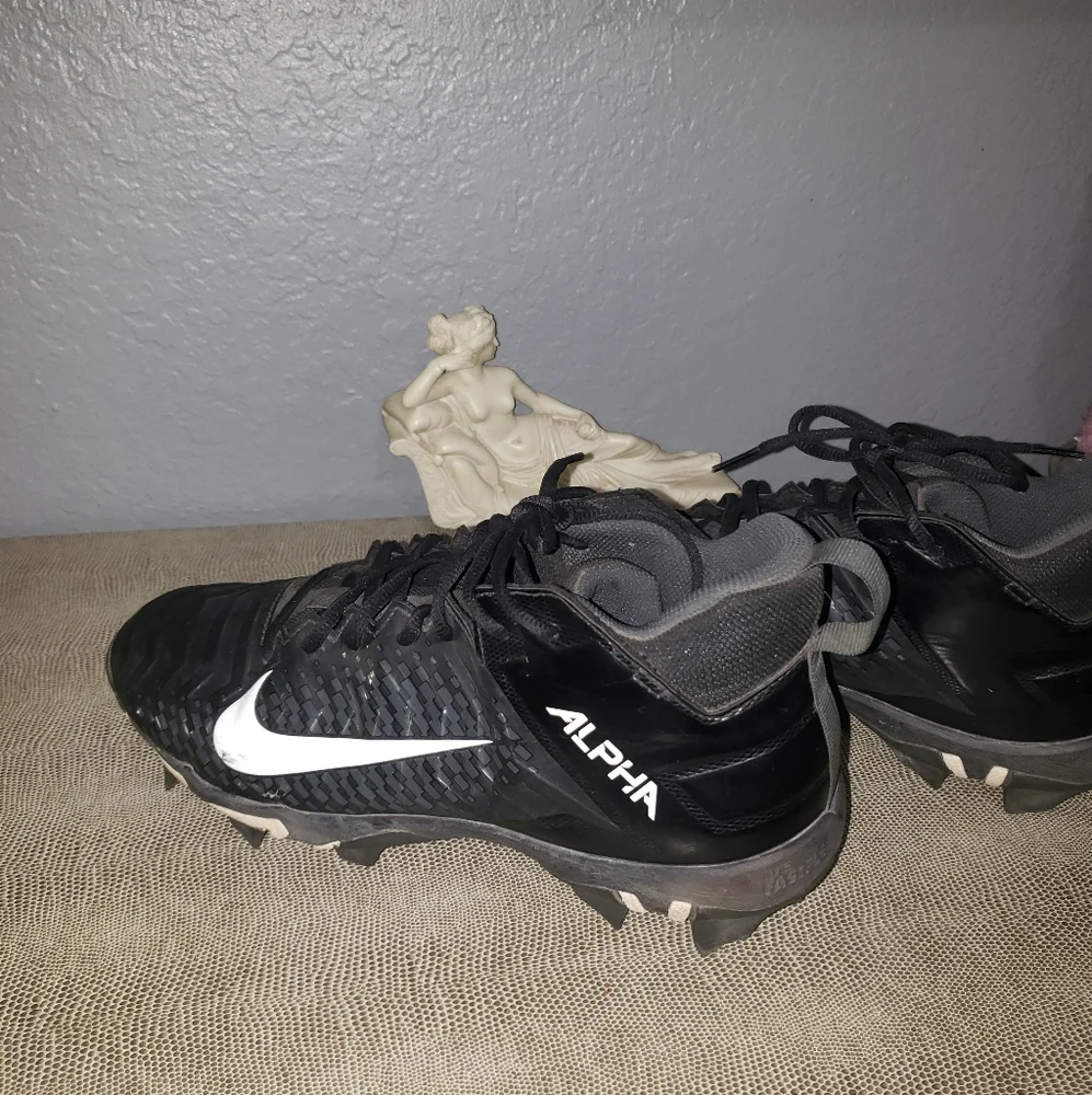 Nike Alpha Football Cleats Men's Size 9